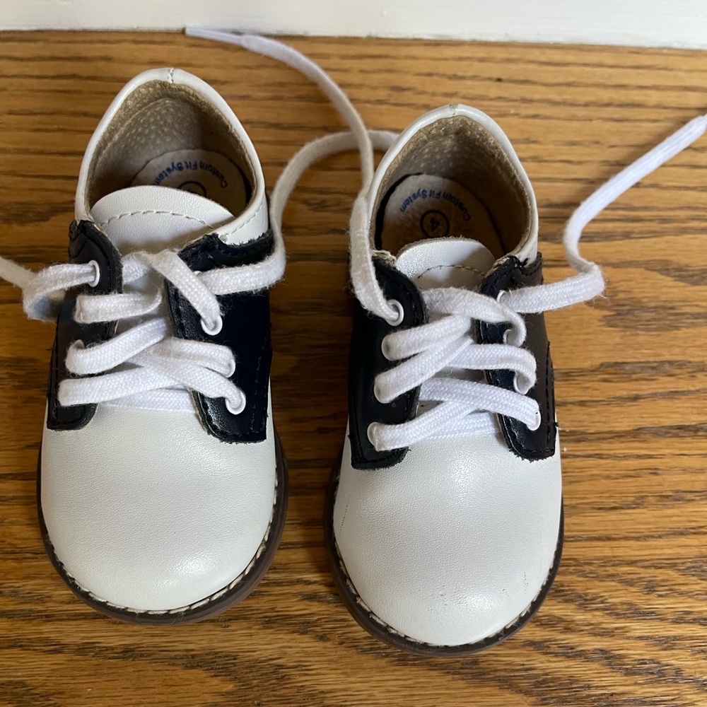 Footmates Navy size 4 W toddler shoes